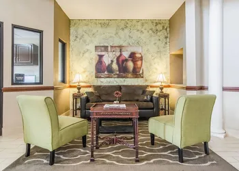 Quality Suites Graham - Burlington South hotel thumbnail 4