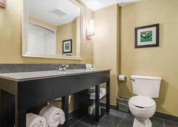 Quality Suites Graham - Burlington South hotel thumbnail 6
