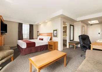 Travelodge by Wyndham Spruce Grove hotel thumbnail 5
