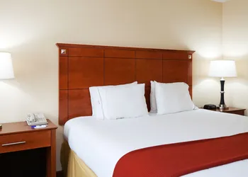 Holiday Inn Express Hotel & Suites Phenix City - Columbus by IHG hotel thumbnail 3