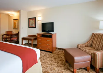 Holiday Inn Express Hotel & Suites Phenix City - Columbus by IHG hotel thumbnail 5