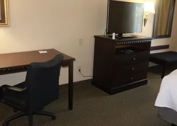 Wingate By Wyndham Peoria hotel thumbnail 3