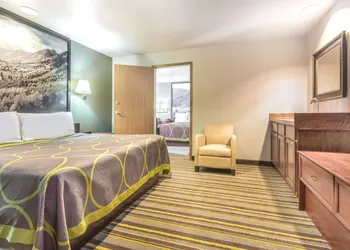 Super 8 by Wyndham Buena Vista hotel thumbnail 4