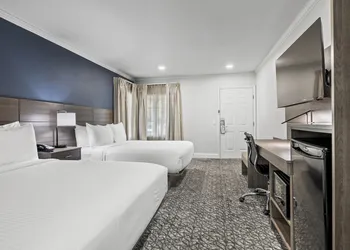 University Park Inn & Suites, an Ascend Collection Hotel hotel thumbnail 8