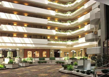 Embassy Suites Hotel Des Moines Downtown hotel thumbnail 2