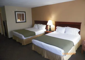 Holiday Inn Express & Suites Forest by IHG hotel thumbnail 5