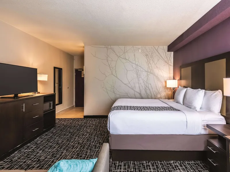 La Quinta Inn & Suites by Wyndham Colorado Springs North hotel detail image 6
