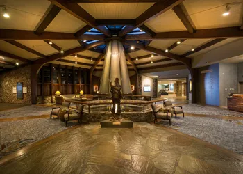 Lodge Of Four Seasons Golf Resort, Marina & Spa hotel thumbnail 2
