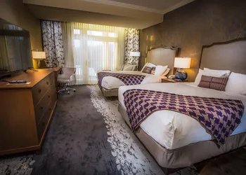 Lodge Of Four Seasons Golf Resort, Marina & Spa hotel thumbnail 5