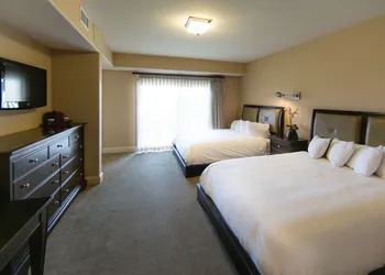Lodge Of Four Seasons Golf Resort, Marina & Spa hotel thumbnail 6