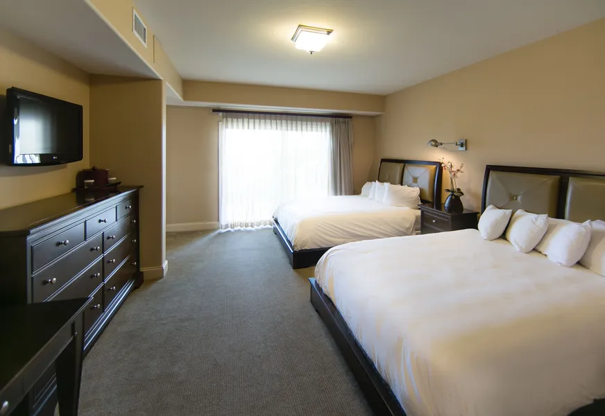 Lodge Of Four Seasons Golf Resort, Marina & Spa hotel detail image 6