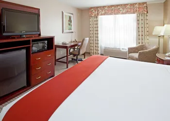 Holiday Inn Express & Suites College Station by IHG hotel thumbnail 2