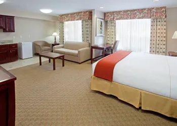 Holiday Inn Express & Suites College Station by IHG hotel thumbnail 3