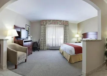 Holiday Inn Express & Suites College Station by IHG hotel thumbnail 4