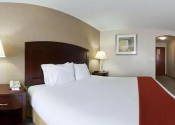 Holiday Inn Express & Suites College Station by IHG hotel thumbnail 6
