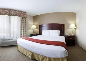 Holiday Inn Express & Suites College Station by IHG hotel thumbnail 7