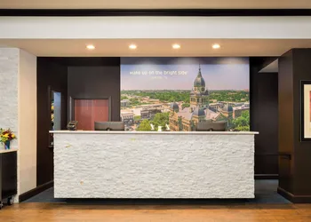 La Quinta Inn & Suites by Wyndham Denton - University Drive hotel thumbnail 2
