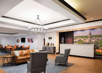 La Quinta Inn & Suites by Wyndham Denton - University Drive hotel thumbnail 3