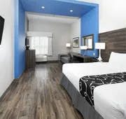 La Quinta Inn & Suites by Wyndham Denton - University Drive hotel detail image 7