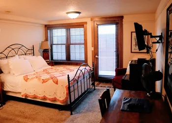 Iowa House hotel thumbnail 8