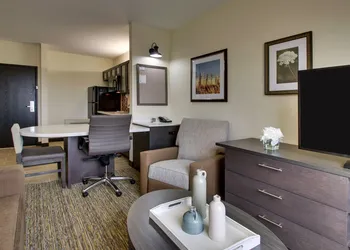 Candlewood Suites Wichita East by IHG hotel thumbnail 8