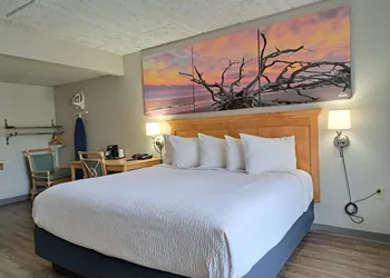 Days Inn & Suites by Wyndham Jekyll Island hotel thumbnail 4