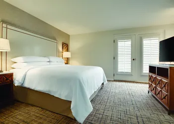 Embassy Suites by Hilton Scottsdale Resort hotel thumbnail 5