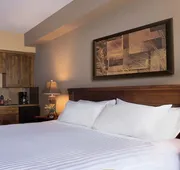 Glacier Mountaineer Lodge hotel detail image 3