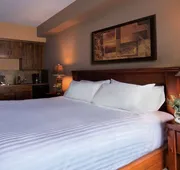 Glacier Mountaineer Lodge hotel detail image 5
