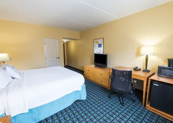 Fairfield Inn & Suites Marianna hotel thumbnail 5