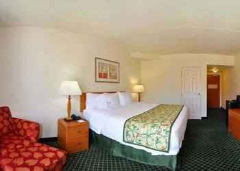 Fairfield Inn & Suites Marianna hotel thumbnail 6