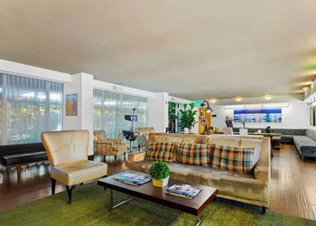 J House Greenwich hotel thumbnail 3