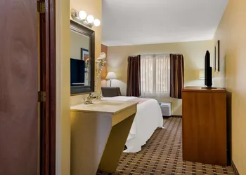 Quality Inn Ashland East hotel thumbnail 6