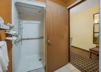 Quality Inn Ashland East hotel thumbnail 8