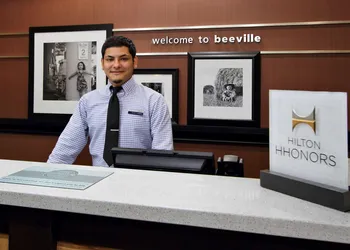 Hampton Inn Beeville hotel thumbnail 2