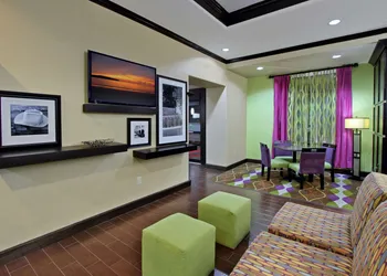 Hampton Inn Beeville hotel thumbnail 5