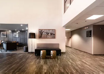 Oxford Suites Chico hotel thumbnail 4
