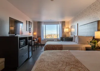Oxford Suites Chico hotel thumbnail 6
