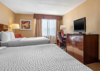 Clarion Hotel Conference Center on Lake Erie hotel thumbnail 5