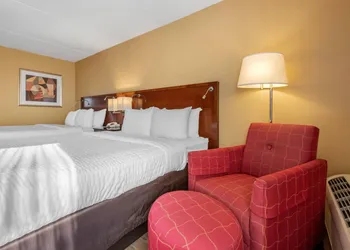 Clarion Hotel Conference Center on Lake Erie hotel thumbnail 8