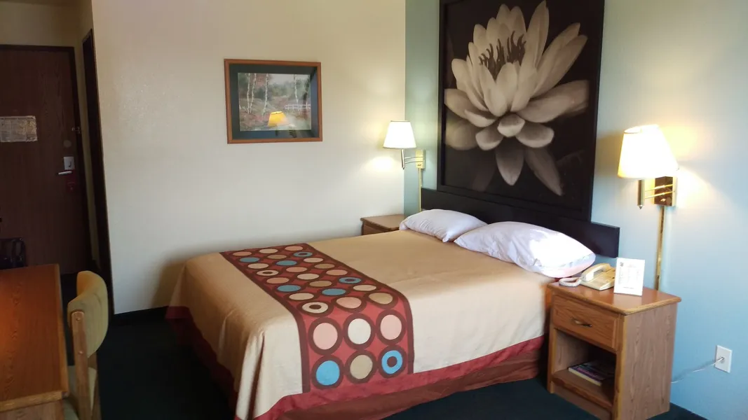 Super 8 by Wyndham Thurmont hotel detail image 6