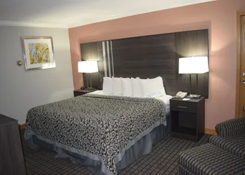 Days Inn by Wyndham Rock Falls hotel thumbnail 8
