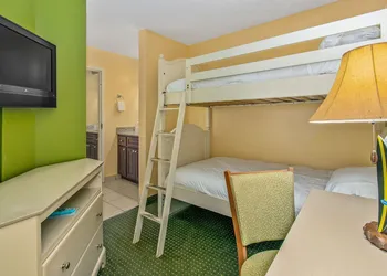 Holiday Inn & Suites Clearwater Beach by IHG hotel thumbnail 8