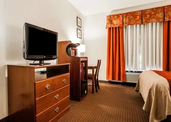 Quality Inn Kingdom City I-70 hotel thumbnail 7