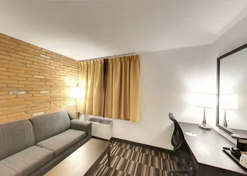 Super 8 by Wyndham Sudbury ON hotel thumbnail 3