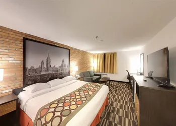 Super 8 by Wyndham Sudbury ON hotel thumbnail 4