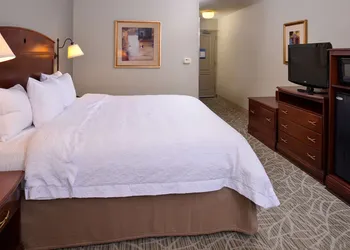 Hampton Inn by Hilton Litchfield hotel thumbnail 5