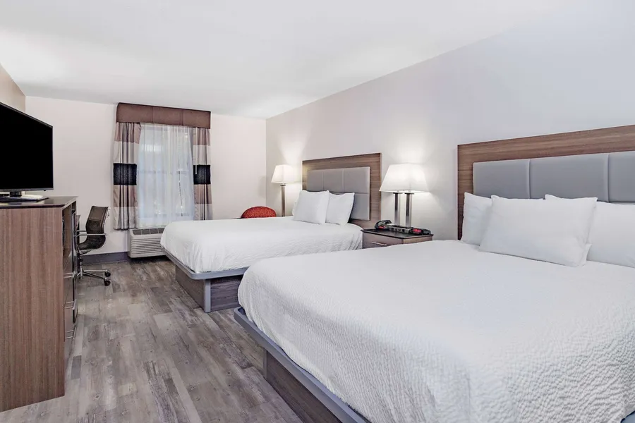 Ramada by Wyndham Hendersonville hotel detail image 2