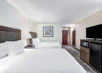 Ramada by Wyndham Hendersonville hotel thumbnail 3