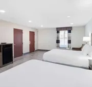 Ramada by Wyndham Hendersonville hotel detail image 7